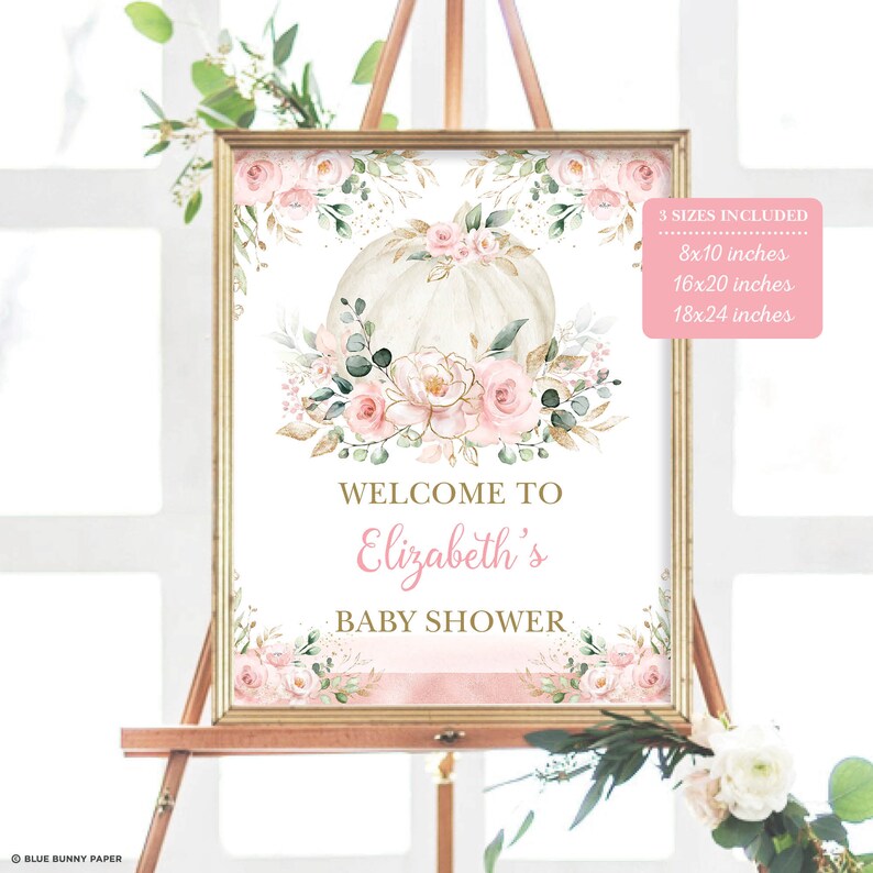 Puede incluir: Un cartel de bienvenida imprimible para un baby shower con una calabaza acuarela, flores rosas y detalles dorados. El cartel dice "Bienvenido a la fiesta de bienvenida de Elizabeth". Est&aacute; disponible en tres tama&ntilde;os: 20,3 x 25,4 cm, 40,6 x 50,8 cm y 45,7 x 61 cm.