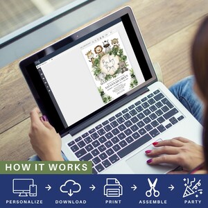 以下が含まれることがあります： ラップトップの画面に表示されているデジタル画像で、ジャングルをテーマにした印刷可能なベビーシャワーの招待状が表示されています。招待状には、ライオン、キリン、ゾウ、サル、シマウマなど、漫画の動物の輪が描かれています。招待状のテキストには、「Baby Boy」と「Savannah Green」と書いてあります。