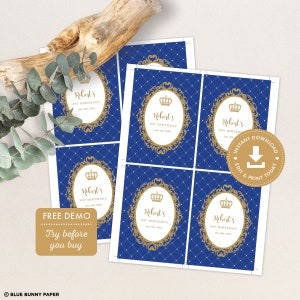 Pode incluir: Etiquetas de lembrancinhas de festa de anivers&aacute;rio de pr&iacute;ncipe real azul e dourado imprim&iacute;veis com uma coroa e o texto "Robert's 1st Birthday".