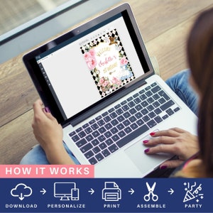 Op de afbeelding: Een laptop toont een digitale uitnodiging met een Alice in Wonderland-thema. De uitnodiging heeft bloemaccenten, een dambordrand en de tekst "Welcome to Charlotte's 1st Birthday."