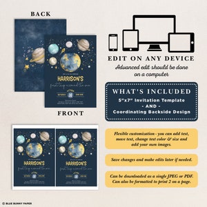 K&ouml;nnte beinhalten: Editierbare Einladungsvorlage im Format 12,7 x 17,8 cm mit einem blauen und goldenen Weltraumthema. Die Vorderseite zeigt eine Aquarell-Illustration von Planeten und Sternen. Der Text lautet "Harrison's First Trip Around the Sun". Die R&uuml;ckseite enth&auml;lt Informationen zu den Bearbeitungsfunktionen und Dateitypen.