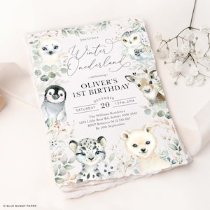 Peut inclure: Une invitation &agrave; un premier anniversaire sur le th&egrave;me d'un pays d'hiver avec une illustration aquarelle d'un pingouin, d'un ours polaire, d'un hibou, d'un phoque et d'un cerf. L'invitation comprend le texte "Join Us for a Winter Onederland - celebrating - OLIVER'S 1ST BIRTHDAY DECEMBER 20 12PM-2PM SATURDAY The Williams Residence 1234 Little Bear Rd, Sydney NSW 2345 RSVP Rebecca 0412 345 667 By 10th September"