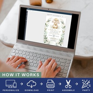 Pu&ograve; includere: Un'illustrazione digitale di un invito per una festa di baby shower con un coniglietto carino che indossa un fiocco bianco. L'invito ha un bordo floreale verde e bianco e il testo "a little bunny is on the way".