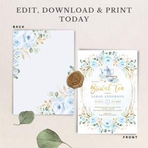 Puede incluir: Una invitaci&oacute;n de despedida de soltera azul y dorada con un dise&ntilde;o floral y una tetera y una taza de t&eacute;. El texto dice "Join us for a Bridal Tea honoring Sarah Anderson S&aacute;bado 25 de septiembre 123 Blush Gold Floral Ave, Sydney 2345 2:00PM-4:00PM RSVP Emily 0412 456 456 antes del 5 de julio de 20XX Registrado en Target y Bed Bath & Beyond"