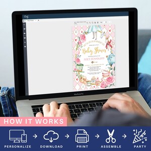Pode incluir: Um laptop exibe um convite para ch&aacute; de beb&ecirc; com o tema Alice no Pa&iacute;s das Maravilhas. O convite apresenta padr&otilde;es de diamantes rosa e dourado, detalhes florais e ilustra&ccedil;&otilde;es de x&iacute;caras de ch&aacute; e personagens. O texto diz "Baby Shower" e "Alice Henderson".