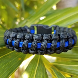 Police Lives Matter Thin Blue Line Paracord Bracelet w/ Adjustable Metal  Clasp