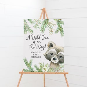 Cartello di benvenuto per baby shower nel bosco - Un selvaggio è in arrivo - Decorazioni per baby shower Forest Friends - Decorazioni per feste con procioni - Woodsy Baby