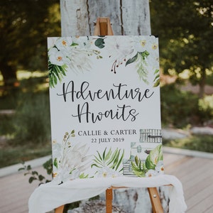 Cartello di benvenuto per matrimonio "Avventura attende" - Decorazioni per addio al nubilato a tema viaggio - Poster di benvenuto stampabile - Cartello con cavalletto per matrimonio a tema viaggio