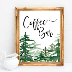 Puede incluir: Un cartel imprimible con una ilustraci&oacute;n de acuarela de una escena de bosque. El cartel dice "Coffee Bar" en caligraf&iacute;a negra.