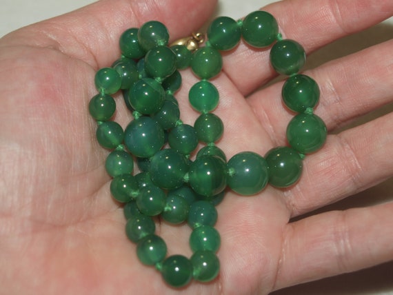 1930's Chrysoprase Bead Necklace