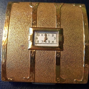 1940&#39;s Evans Steam Trunk Compact With Watch