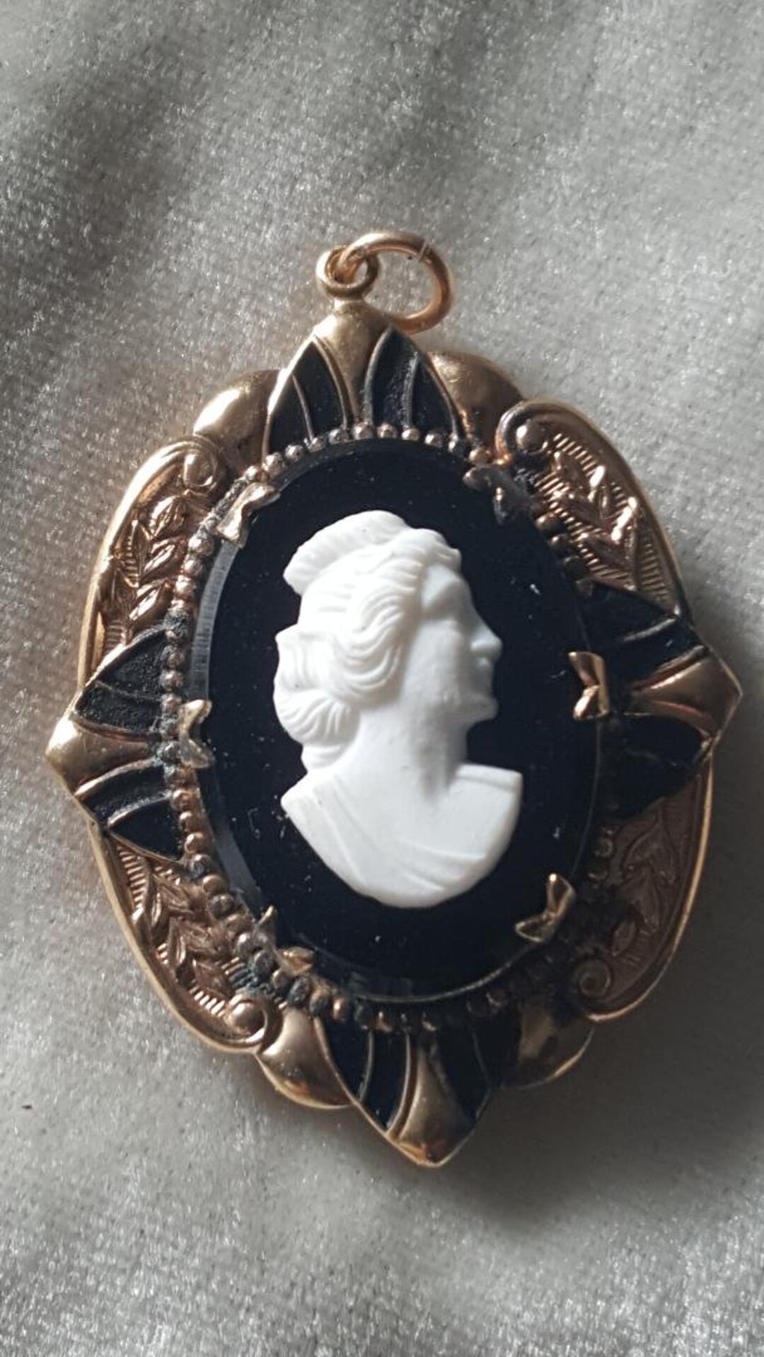 Vintage Glass Cameo Locket