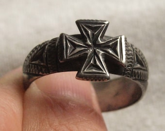 WW1 German Maltese Cross Ring Bizarre Series