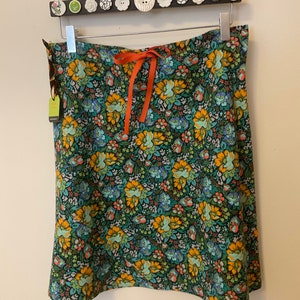 a-line, bias cut cotton skirt. Vibrant fall colors of greens, blues and Tuscan yellow. Picturesque floral print. Size 4, length 21 inches.