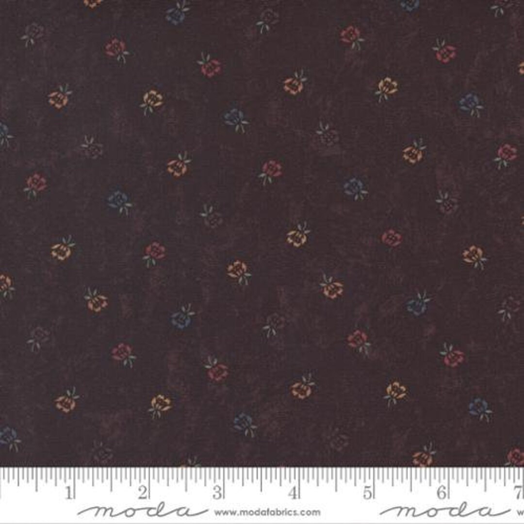 Daffodils and Dragonflies Collection Double Daisies Toss Small Floral