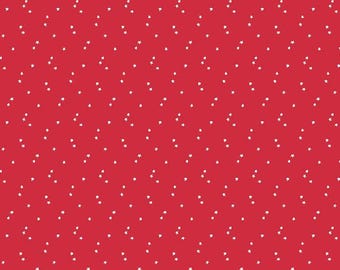 Könnte beinhalten: Ein roter Stoff mit einem sich wiederholenden Muster aus kleinen weißen Sternen, die über die Oberfläche verstreut sind. Am unteren Rand ist ein weißes Lineal mit einer 30,48 cm Skala und dem aufgedruckten Text Riley Blake Designs zu sehen.