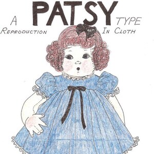 Può includere: Un disegno in bianco e nero di una bambola di nome Patsy. La bambola indossa un vestito blu con un nastro nero e un bordo di pizzo bianco. La bambola ha i capelli rossi e misura 61 cm di altezza. Il testo "A Reproduction Type In Cloth" è scritto sopra la bambola.
