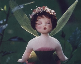 AC102 - Beth, la fata dei fiori - Modello per bambola di stoffa - Modello elettronico per realizzare bambole - PDF