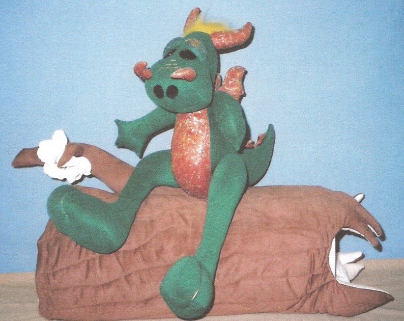 Design originale di Judi Ward Darrell il drago Modello elettronico per realizzare bambole di stoffa da 18 Scarica cartamodello immagine 2