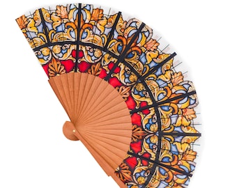 Abanico lleno de color de Madera y Seda artificial hecho a mano en España. Estilo Art Nouveau. Regalo perfecto para el calor del verano.
