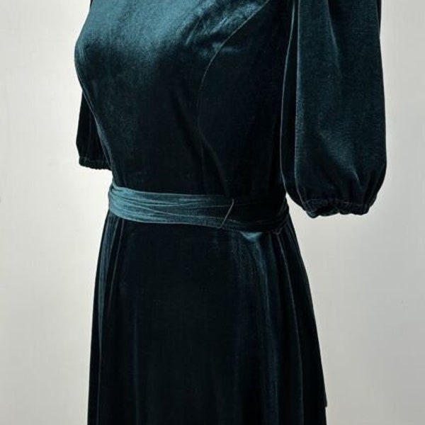 Vintage Women's Green Velvet Dress Slinky Puffy Sleeve Tie Midi M London Times