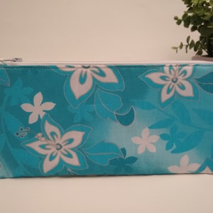 Flat Pencil Pouch (Light Blue / Hibiscus Star)