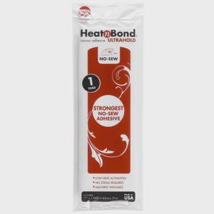 Può includere: Una confezione di adesivo termoadesivo HeatnBond Ultrahold. La confezione presenta un'etichetta rossa con testo bianco che recita "Adesivo senza cuciture più forte". Misura 43 cm x 91 cm ed è privo di acidi, lavabile in lavatrice e non richiede vapore.