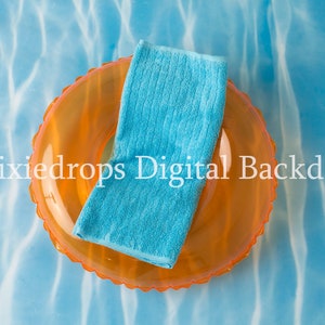 Verano recién nacido digital junto a la piscina, telón de fondo de verano recién nacido, toalla azul y flotador naranja, descarga digital