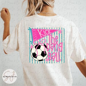 Kick The Dang Ball Png, Adrette Fußball Sublimation Deisgn, Trendy Retro Kokette Fußball Png, Girly Sport Spieltag, Handgezeichneter digitaler Download Bild 7