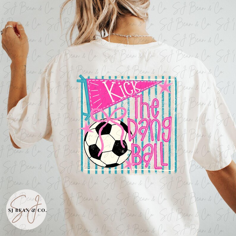 Kick The Dang Ball Png, Adrette Fußball Sublimation Deisgn, Trendy Retro Kokette Fußball Png, Girly Sport Spieltag, Handgezeichneter digitaler Download Bild 7