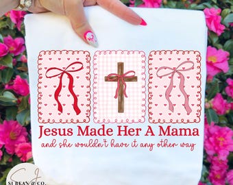 Mamá cristiana coqueta PNG, Jesús la hizo mamá PNG, Diseño de sublimación de camiseta de San Valentín con purpurina para mamá cristiana, Doodle de San Valentín PNG