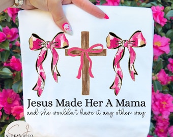 Coqueta Christian Mama PNG, Jesús la hizo mamá PNG, Diseño de sublimación de camisa de pincelada rosa, Glitter Christian Mama Valentine Png