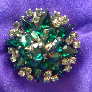 Gorgeous, green glass vintage brooch. image 1