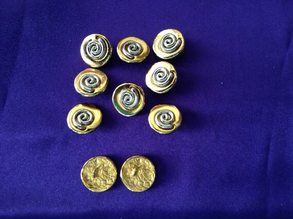 Buttons with pizazz! - image 1