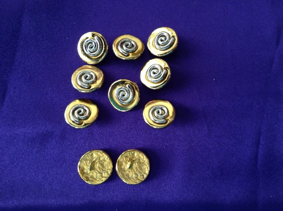 Buttons with pizazz! - image 2
