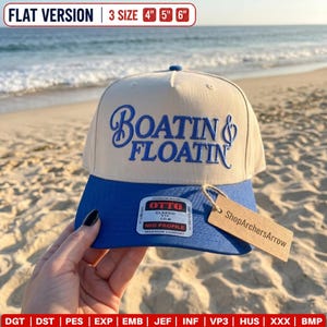 以下が含まれることがあります： 前面に青い刺繍で「BOATIN & FLOATIN」と書かれたベージュと青の野球帽。つばにはOttoブランドのステッカーが貼られ、「ShopArchersArrow」と書かれた茶色の厚紙タグが付いています。4インチ、5インチ、6インチのサイズがあります。