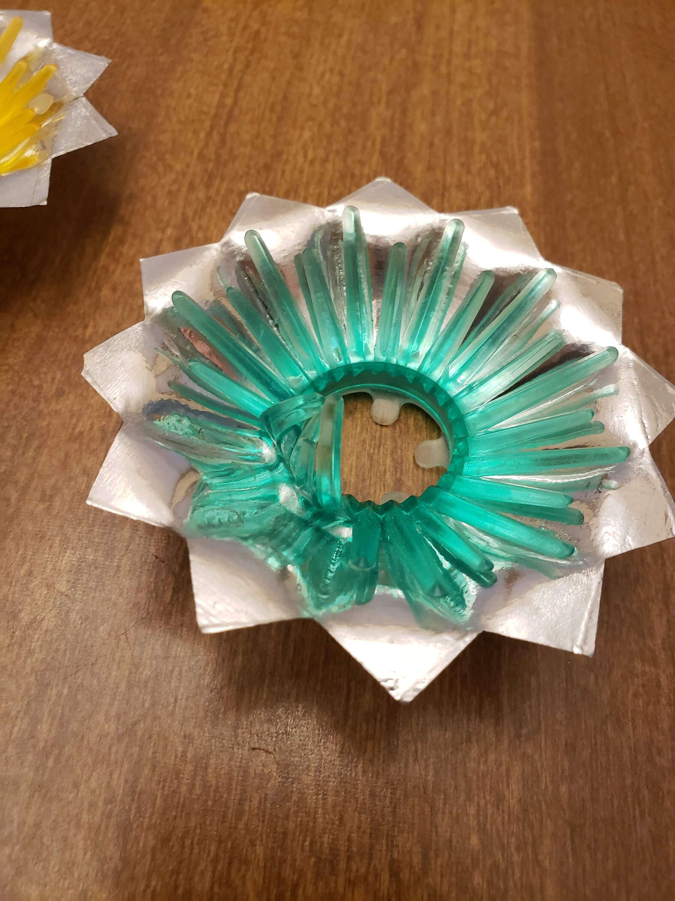 Christmas Light Bulb Reflectors, 3 Flowershaped Aluminum Foil With