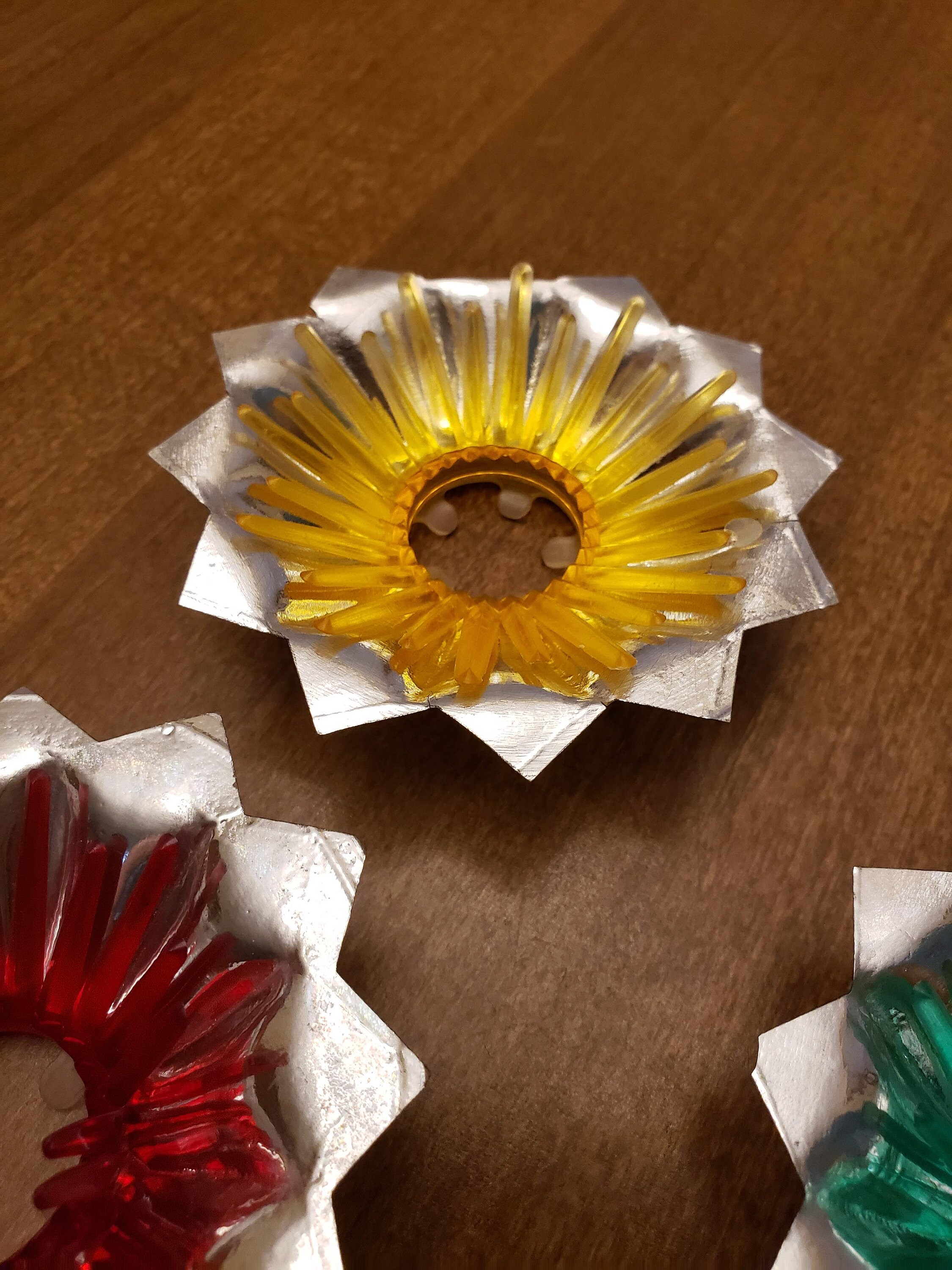 Christmas Light Bulb Reflectors, 3 Flowershaped Aluminum Foil With