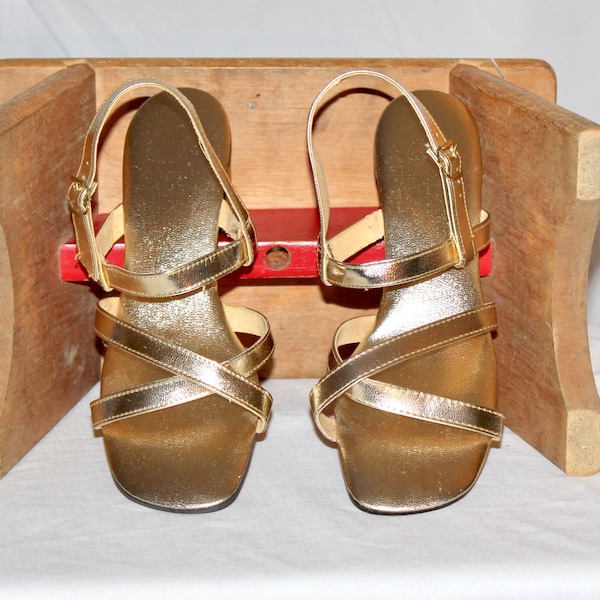 Vintage 70s gold sandals strap-y criss cross short wide chunky block heel soft vinyl light padded insole cloth lined straps Bertlyn NY shoes