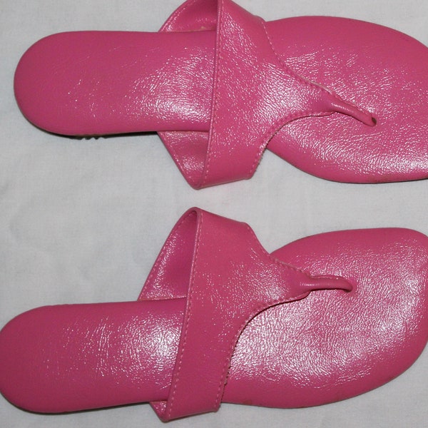 Vintage hot pink sandals nwt flip flop thong style vintage vegan 70s 80s glossy vinyl small cork wedge square toe sz 7 or 7.5 Barbie pink