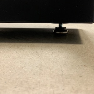 Leveling feet (table legs)