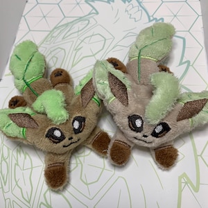 プレメイド限定在庫 - 小さなリーフィア進化型ぬいぐるみ - Kuttari ハンドメイド ミンキー ぬいぐるみ