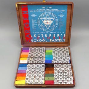 Art Crayon Co., Sargent Lecturer&#39;s Colored School Pastels, No. 6224, Rare Vintage Unused Set of Chalk Crayons in Wood Box (1930&#39;s)