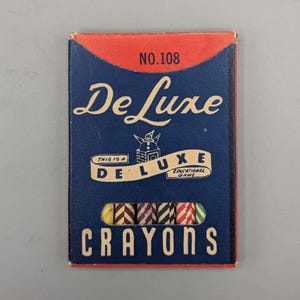 De Luxe Game Corp., De Luxe Crayons Nr. 108, Vintage Volle Box mit Farbstiften (1950er Jahre)