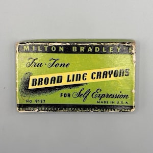 Milton Bradley Co., Tru-Tone breite Linie Buntstifte für Selbstausdruck, Nr. 9127, Vintage Volle und unbenutzte Box mit Farbstiften (1950er Jahre)