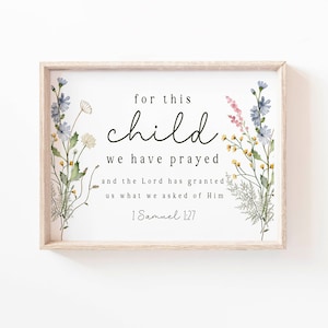 Puede incluir: Una impresión enmarcada con una ilustración de acuarela de flores silvestres y el texto "for this child we have prayed and the Lord has granted us what we asked of Him 1 Samuel 1:27".