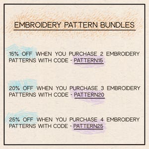 Puede incluir: Un letrero beige con texto negro que dice EMBROIDERY PATTERN BUNDLES. Enumera tres ofertas: 15% OFF WHEN YOU PURCHASE 2 EMBROIDERY PATTERNS WITH CODE - PATTERN15, 20% OFF WHEN YOU PURCHASE 3 EMBROIDERY PATTERNS WITH CODE - PATTERN20 y 25% OFF - PATTERN25.