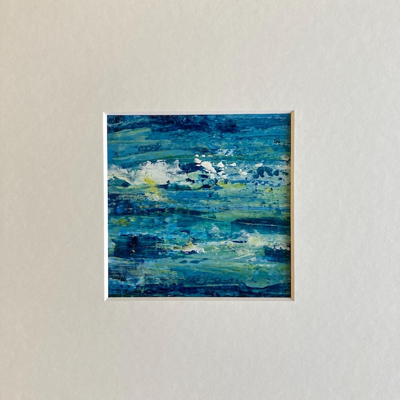 Puede incluir: Pintura abstracta con pinceladas azules, verdes y blancas. La pintura tiene una superficie texturizada y un aspecto en capas.