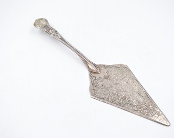 Heavy silverplate pie server with scroll work engraved lift. Vintage silver pie server with engraving