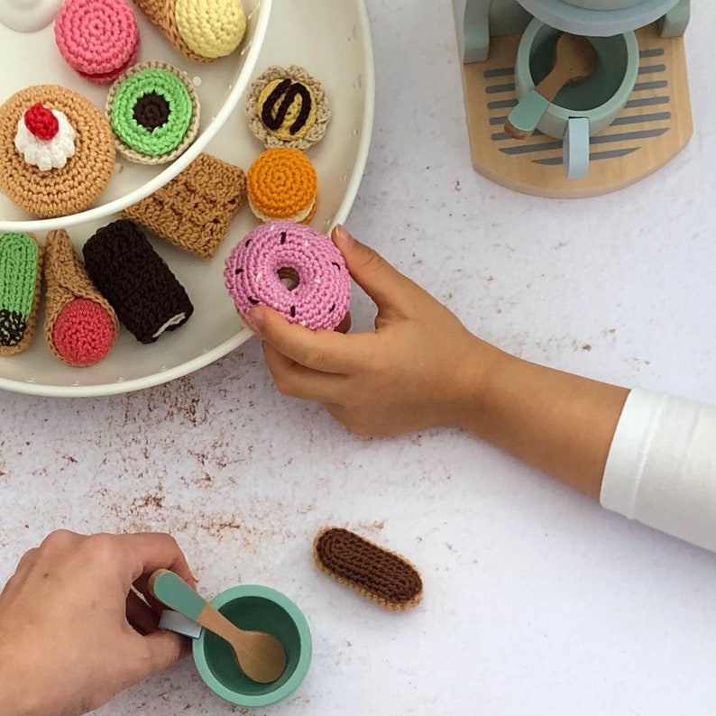 Patron dînette au crochet donut et baba au rhum pour dînette pour enfant image 9